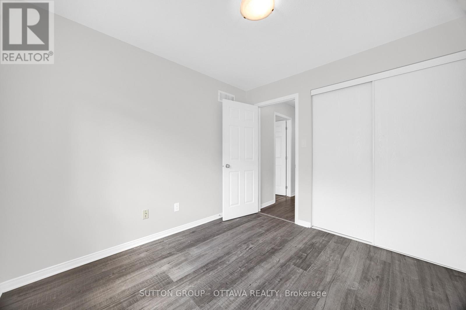 Photo 27 of 554 Ashbourne Crescent, Ottawa ON