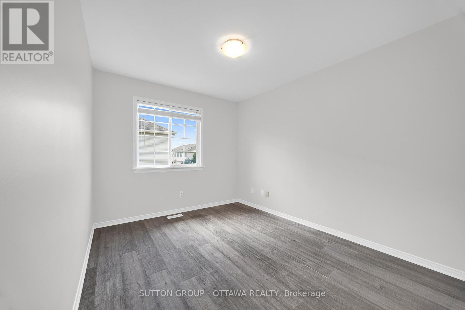 Photo 28 of 554 Ashbourne Crescent, Ottawa ON