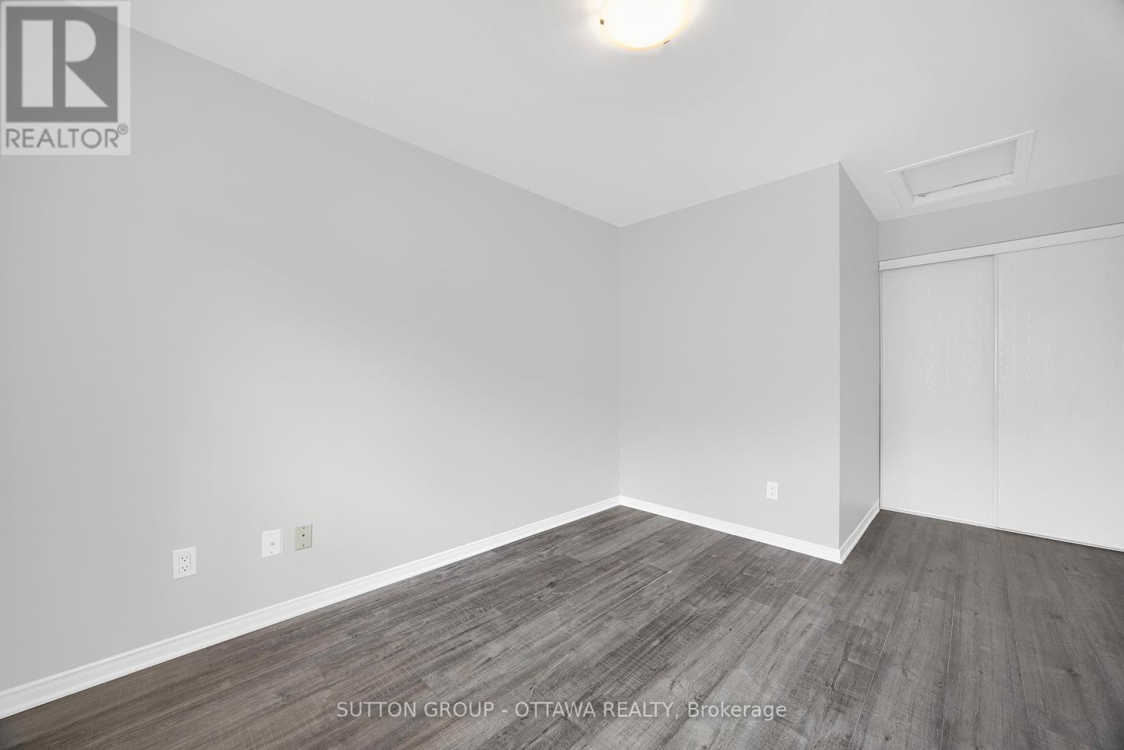 Photo 29 of 554 Ashbourne Crescent, Ottawa ON