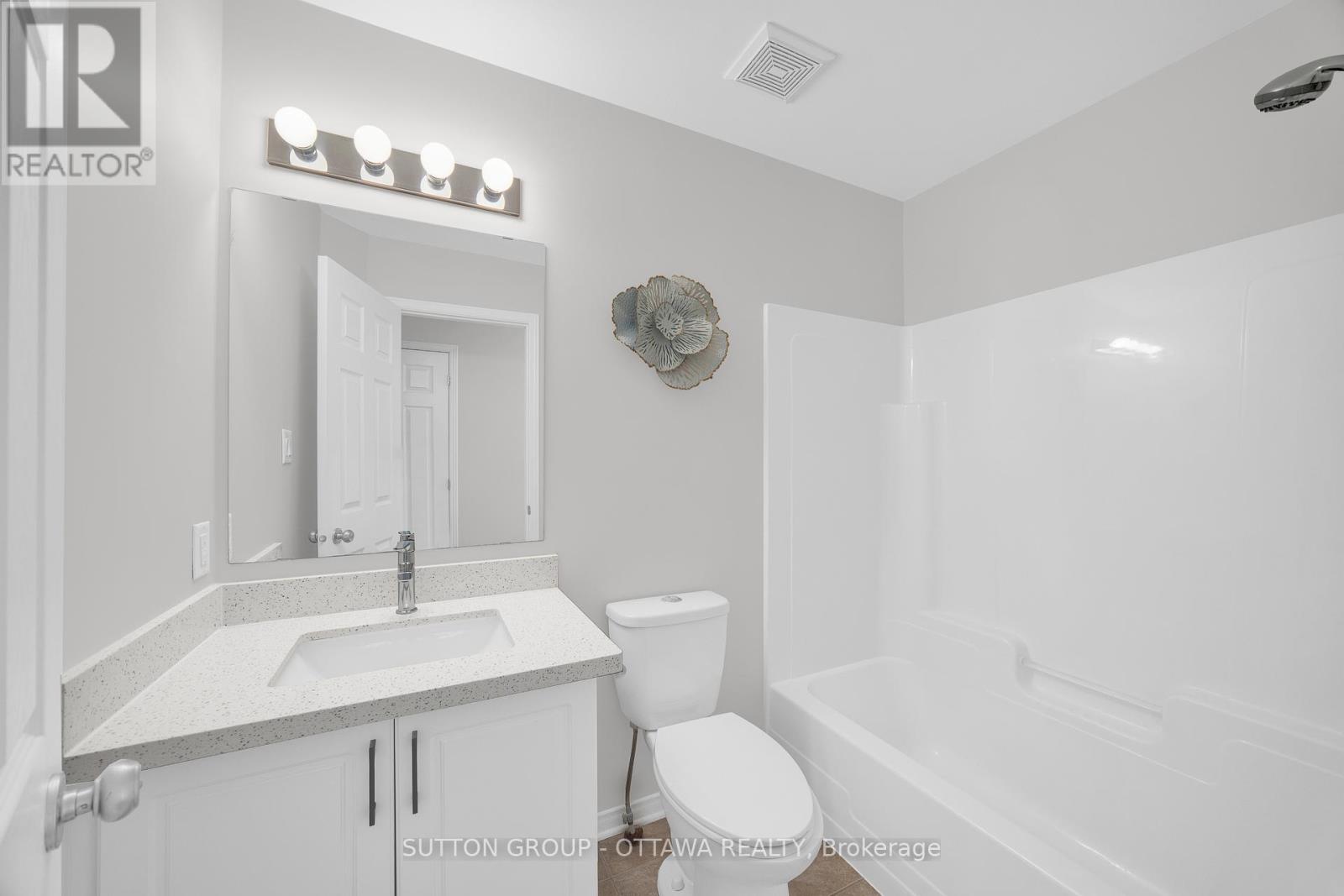 Photo 30 of 554 Ashbourne Crescent, Ottawa ON