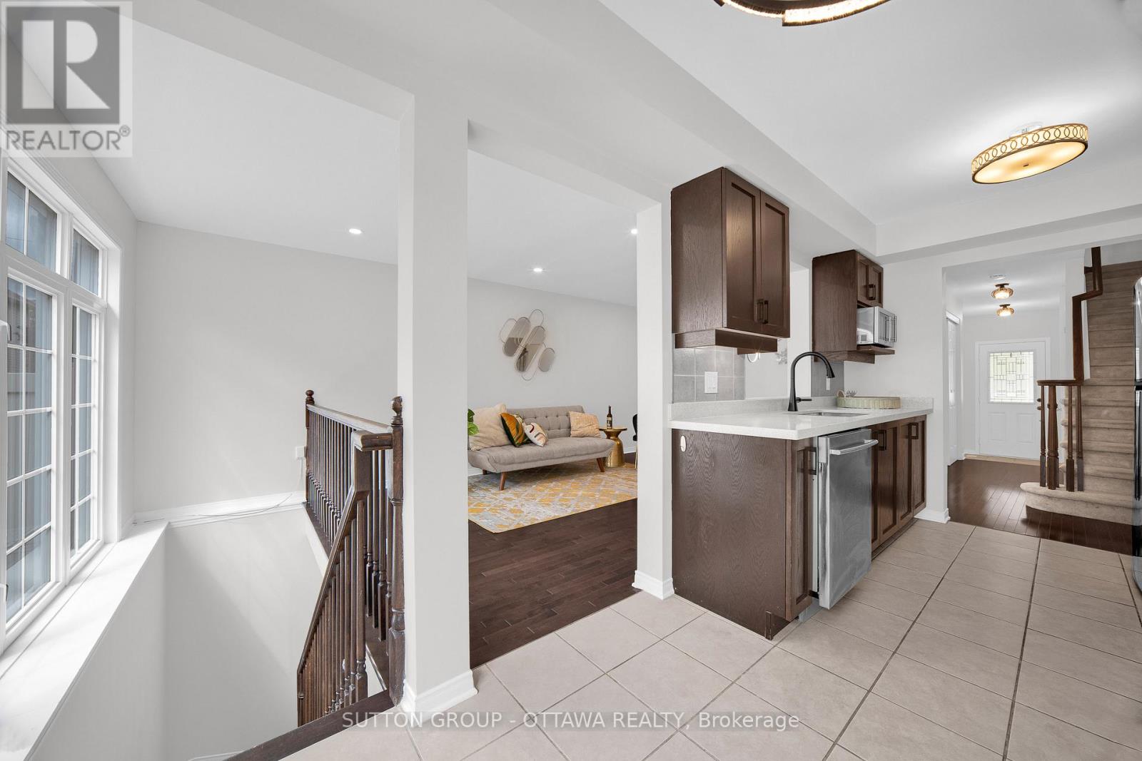 Photo 31 of 554 Ashbourne Crescent, Ottawa ON