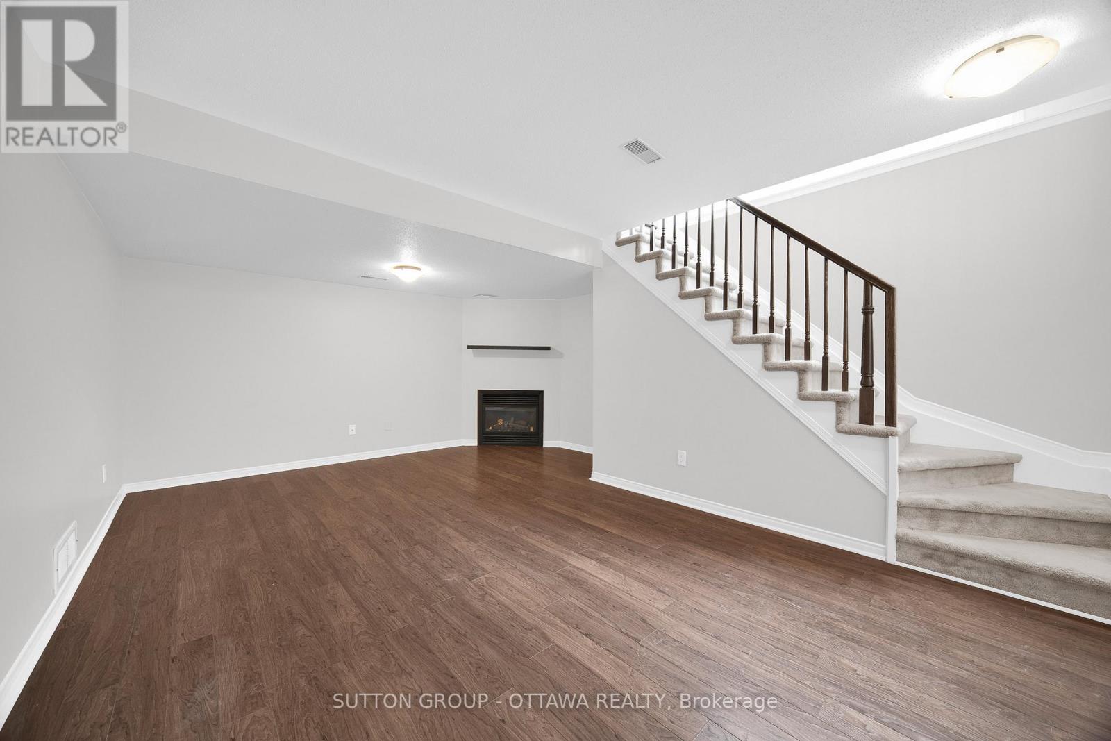 Photo 32 of 554 Ashbourne Crescent, Ottawa ON