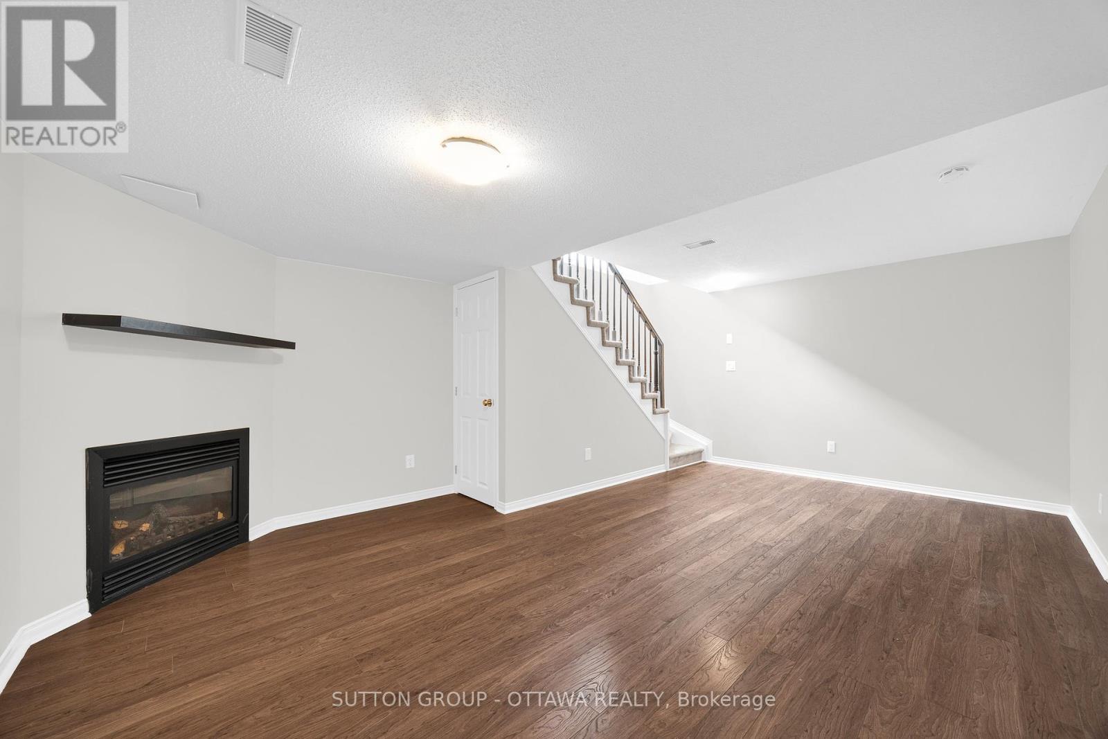 Photo 33 of 554 Ashbourne Crescent, Ottawa ON
