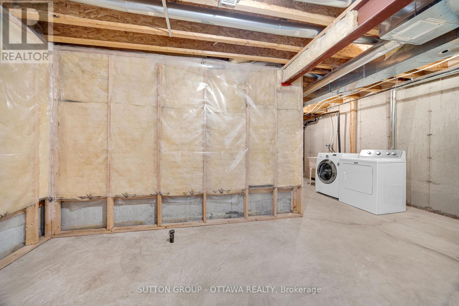 Photo 37 of 554 Ashbourne Crescent, Ottawa ON