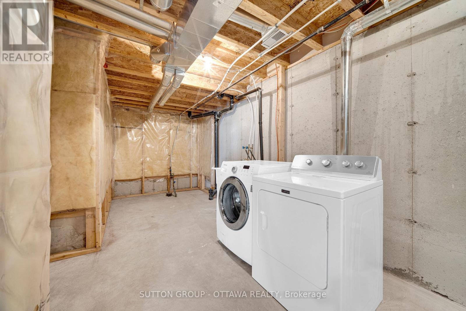 Photo 38 of 554 Ashbourne Crescent, Ottawa ON