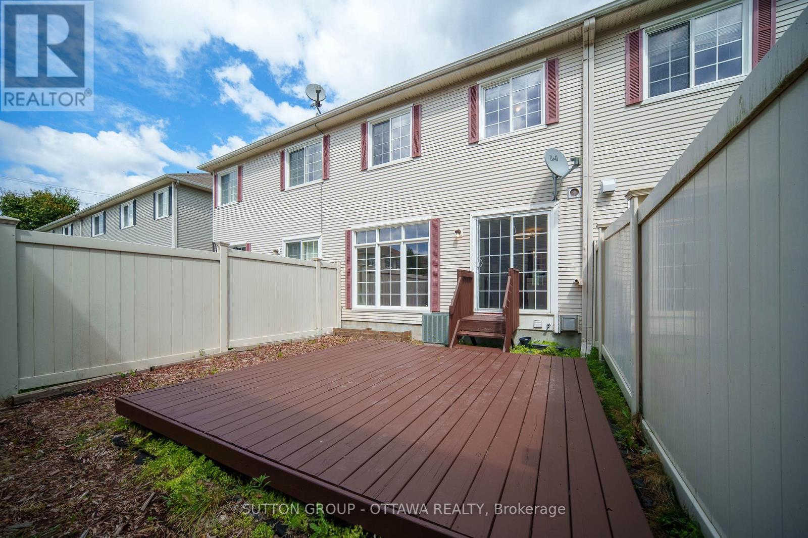 Photo 40 of 554 Ashbourne Crescent, Ottawa ON