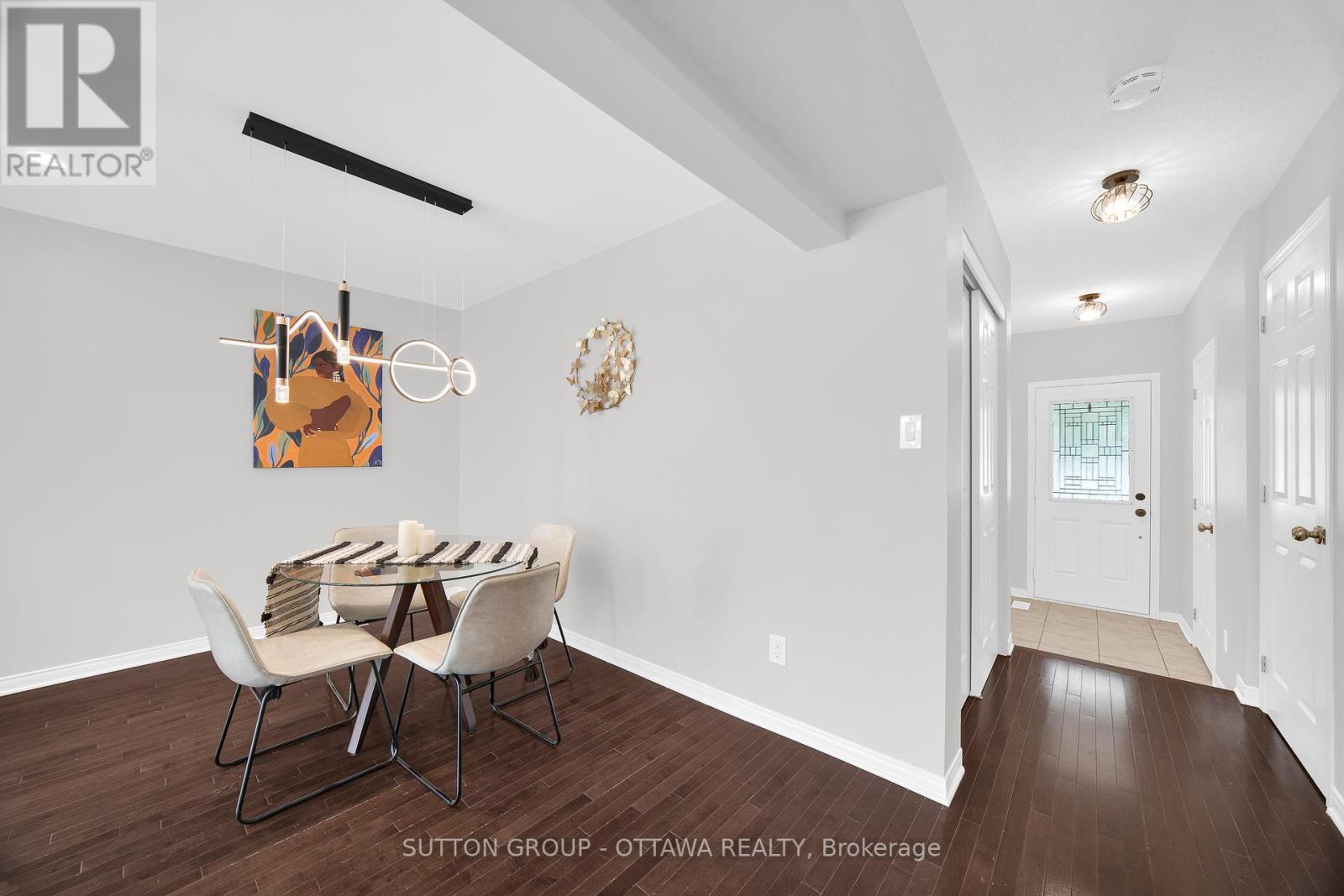 Photo 8 of 554 Ashbourne Crescent, Ottawa ON