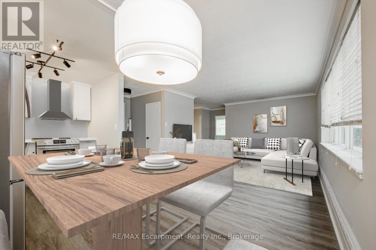 Photo 2 of 202 2052 Courtland Drive, Burlington ON