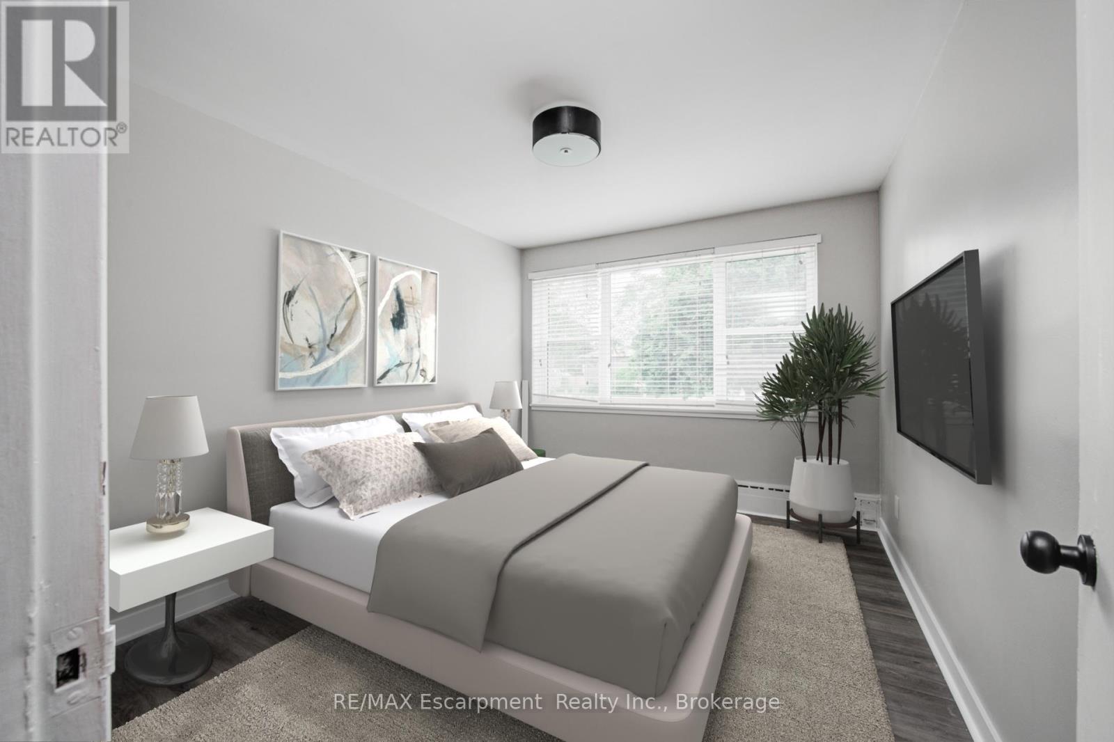 Photo 11 of 202 2052 Courtland Drive, Burlington ON