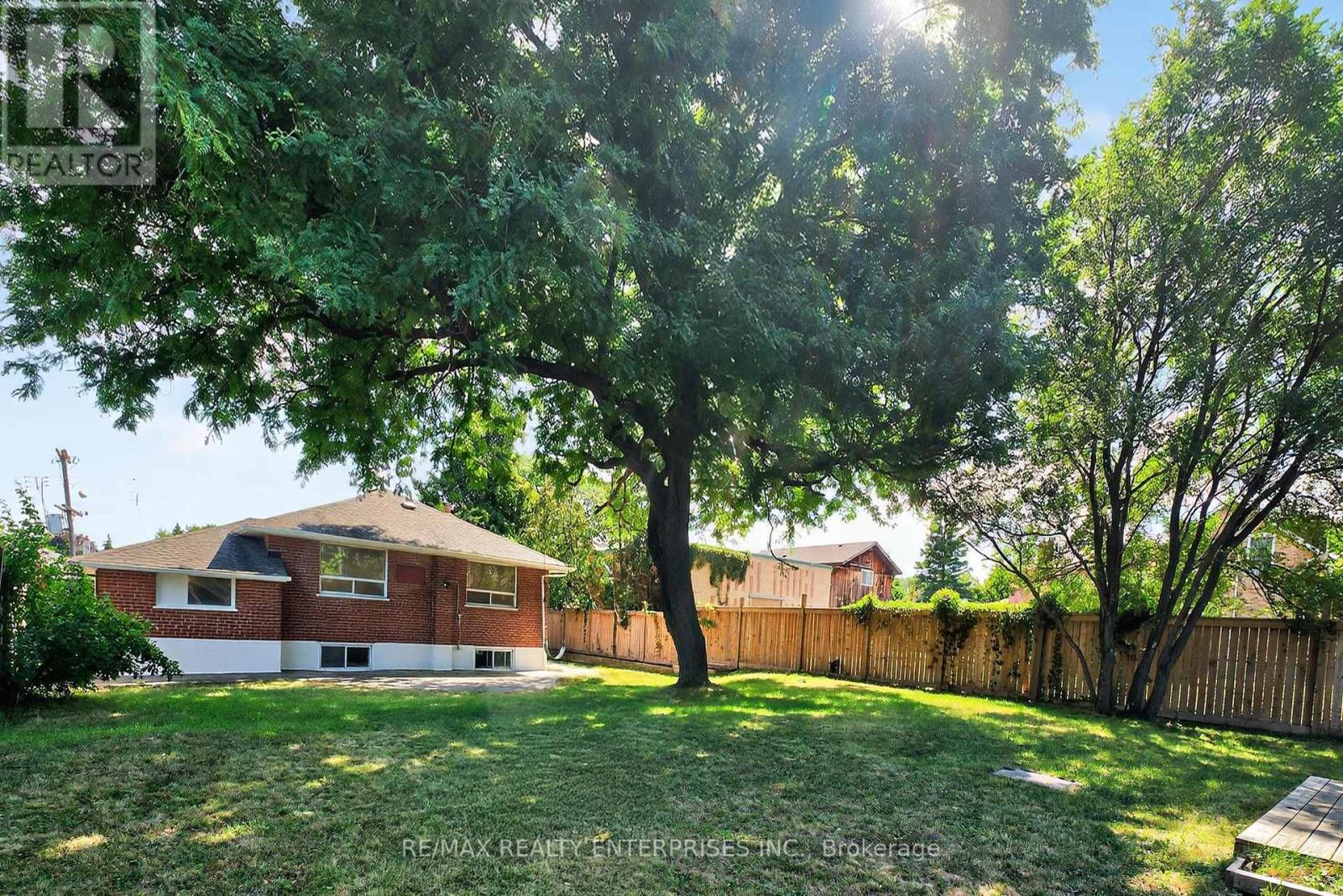 Photo 31 of 16 Warbeck Place, Toronto ON
