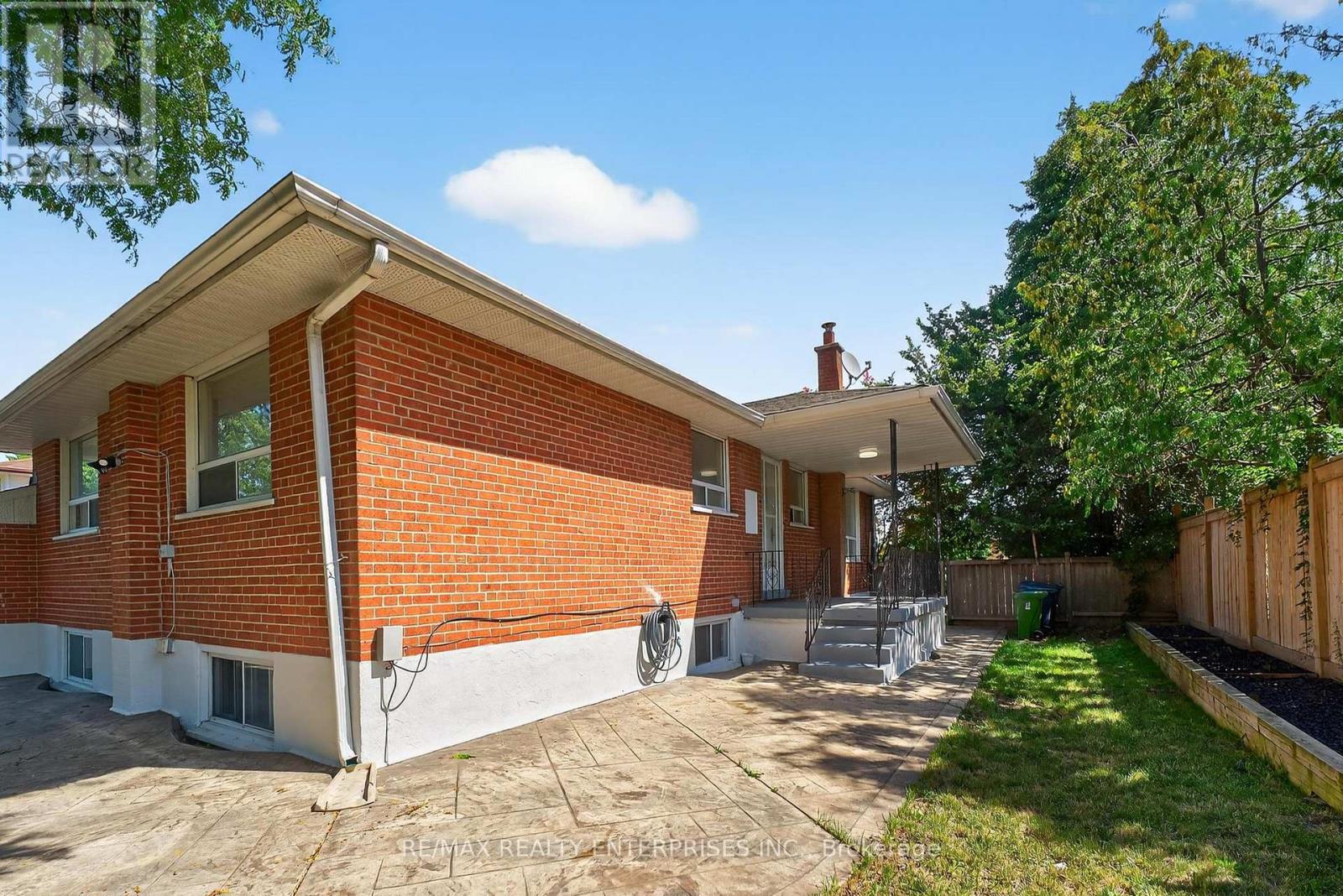 Photo 32 of 16 Warbeck Place, Toronto ON