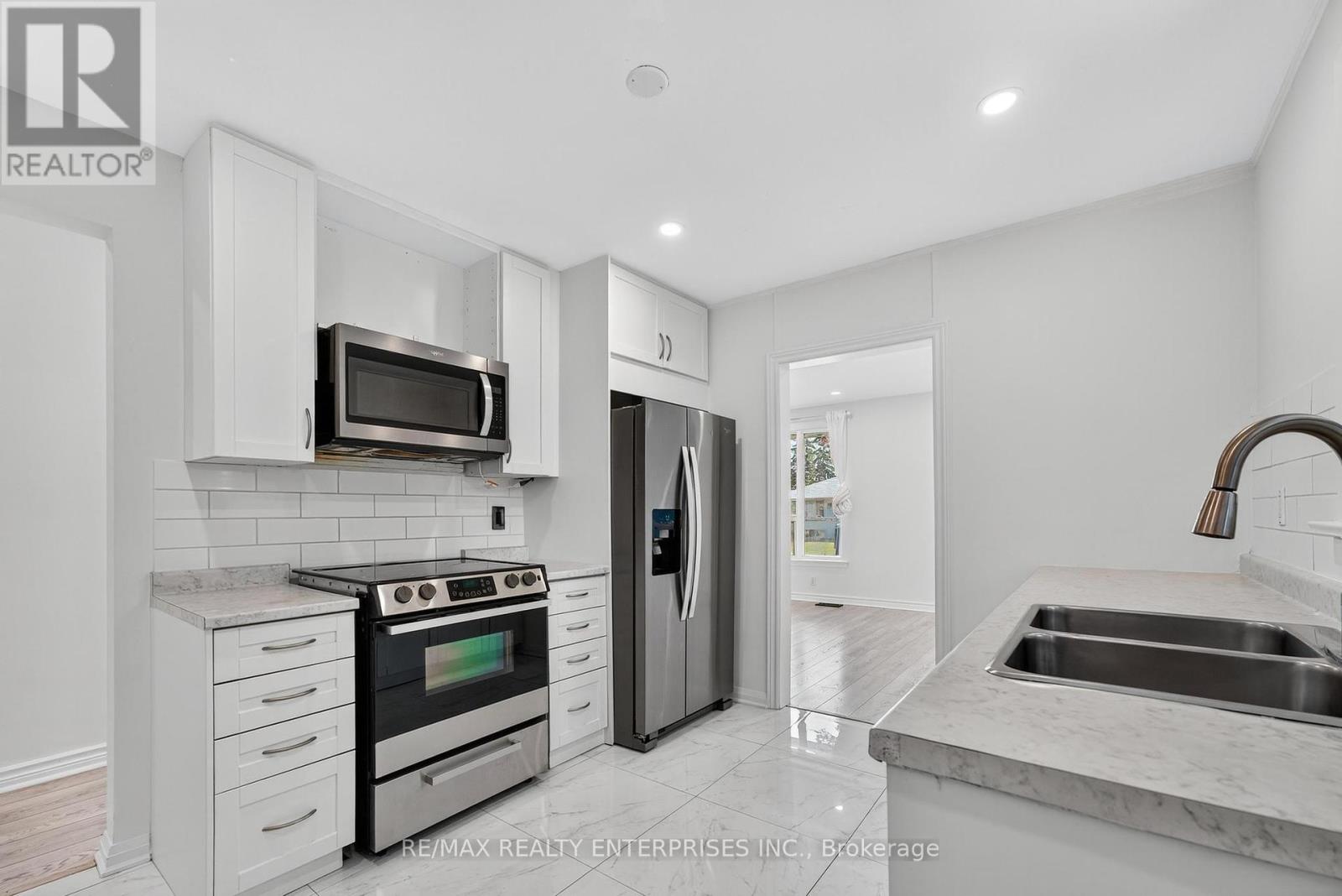 Photo 7 of 16 Warbeck Place, Toronto ON