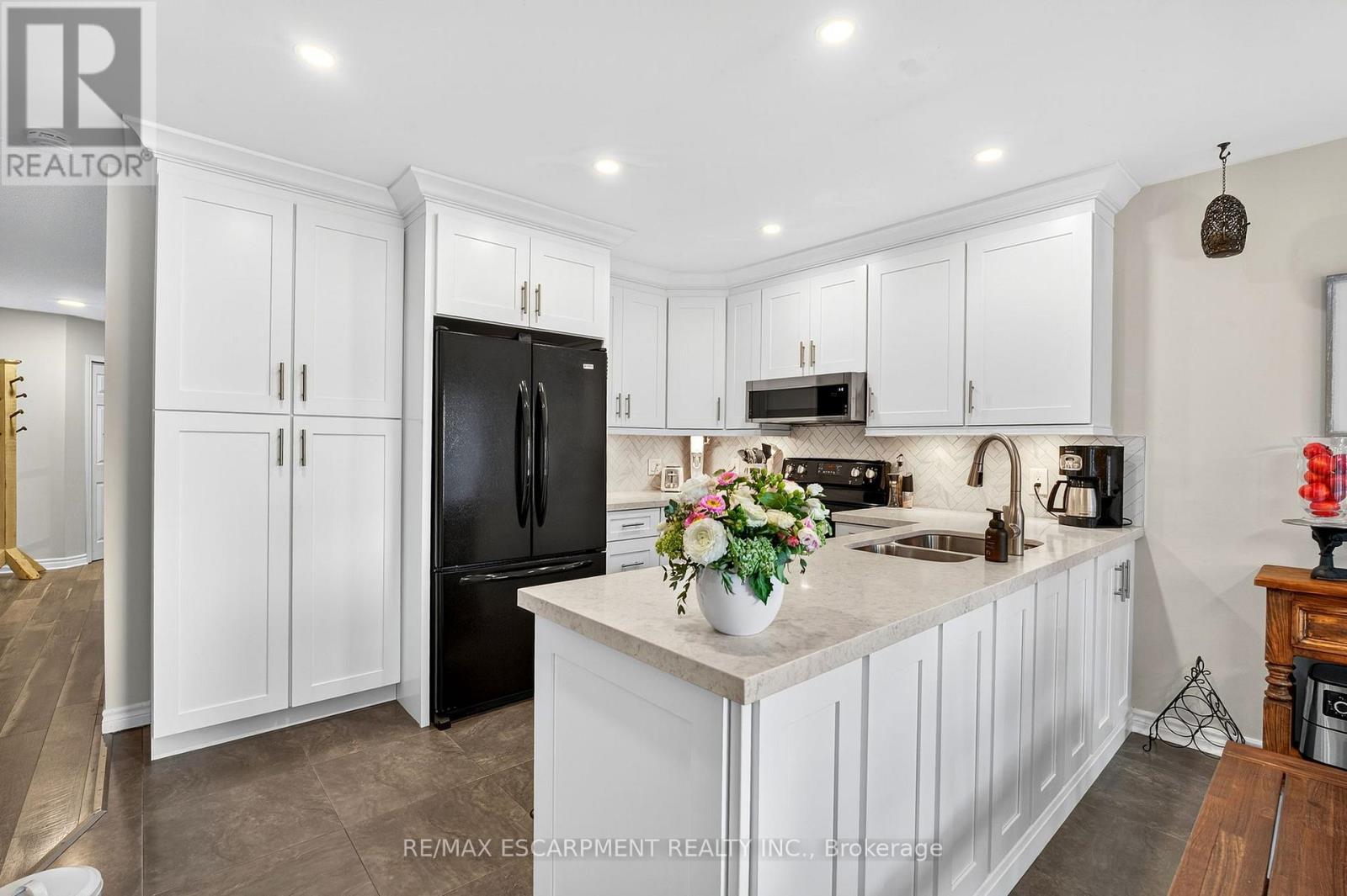 Photo 12 of 4118 Pincay Oaks Lane, Burlington ON
