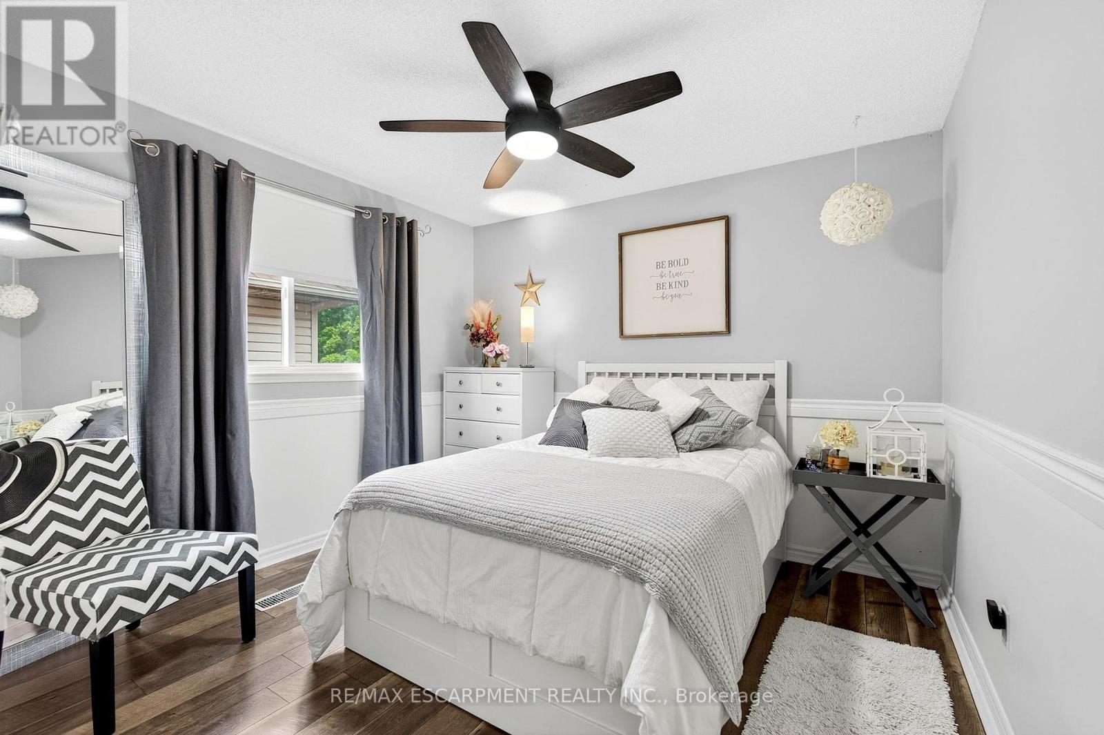 Photo 17 of 4118 Pincay Oaks Lane, Burlington ON