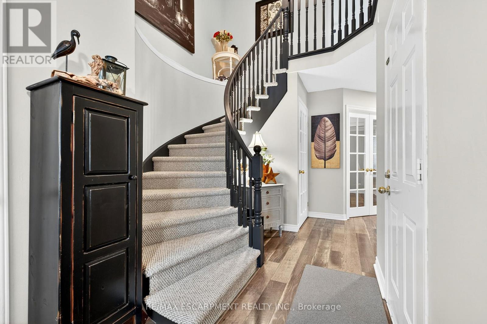 Photo 3 of 4118 Pincay Oaks Lane, Burlington ON