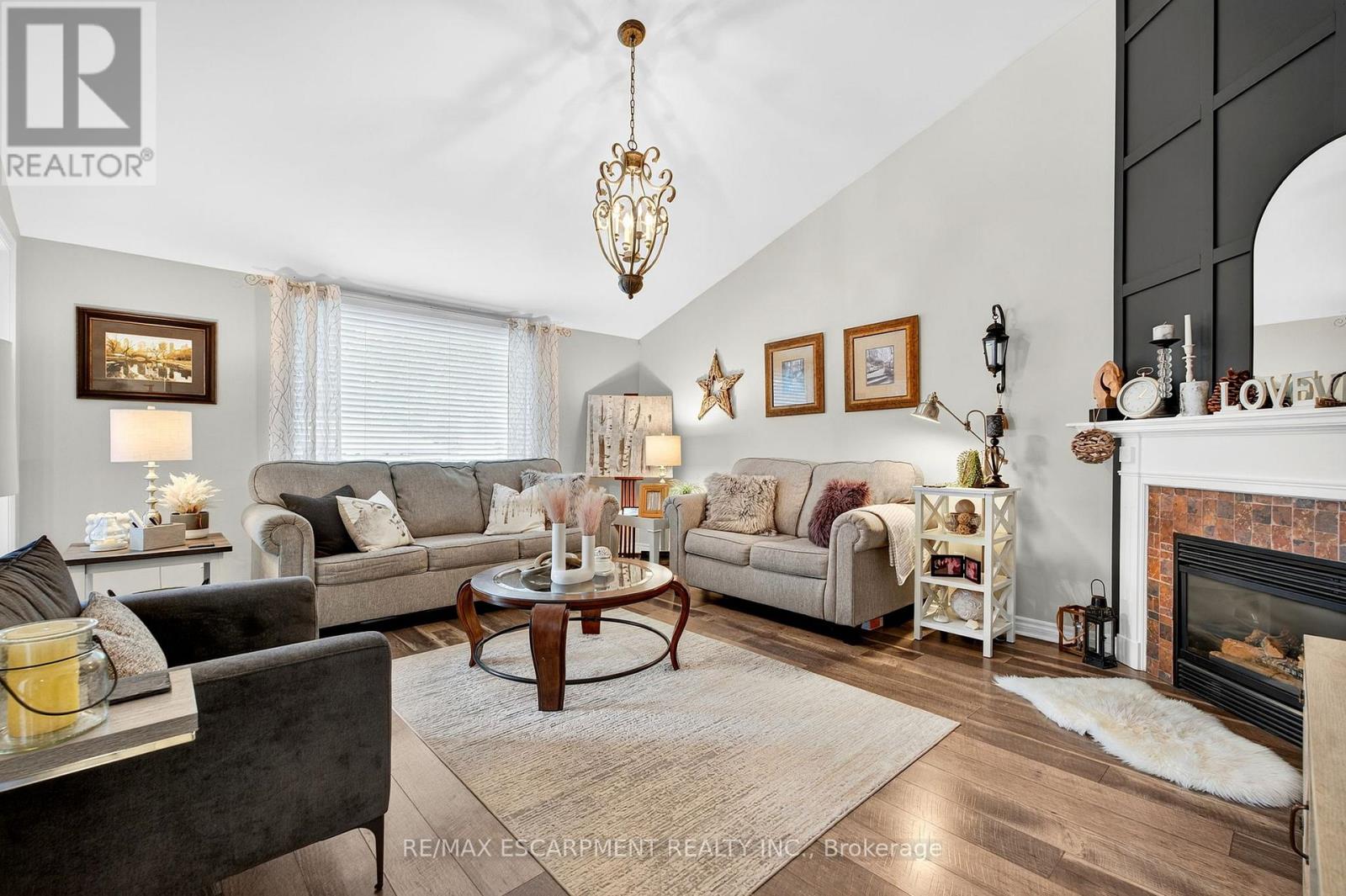 Photo 7 of 4118 Pincay Oaks Lane, Burlington ON