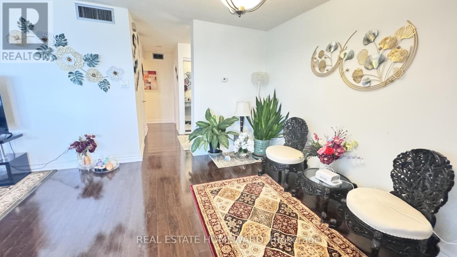 Photo 14 of 407 880 Dundas Street W, Mississauga ON