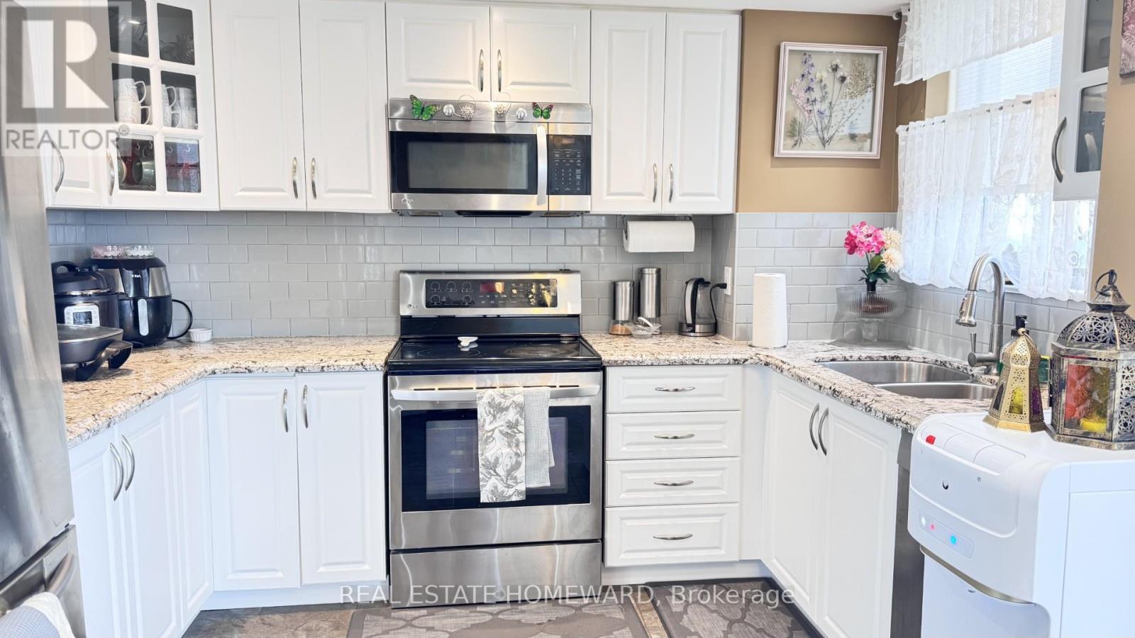 Photo 8 of 407 880 Dundas Street W, Mississauga ON
