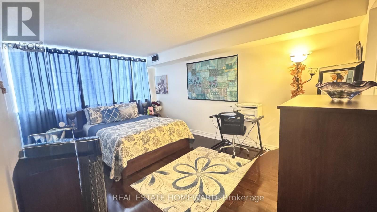 Photo 1 of 407 880 Dundas Street W, Mississauga ON