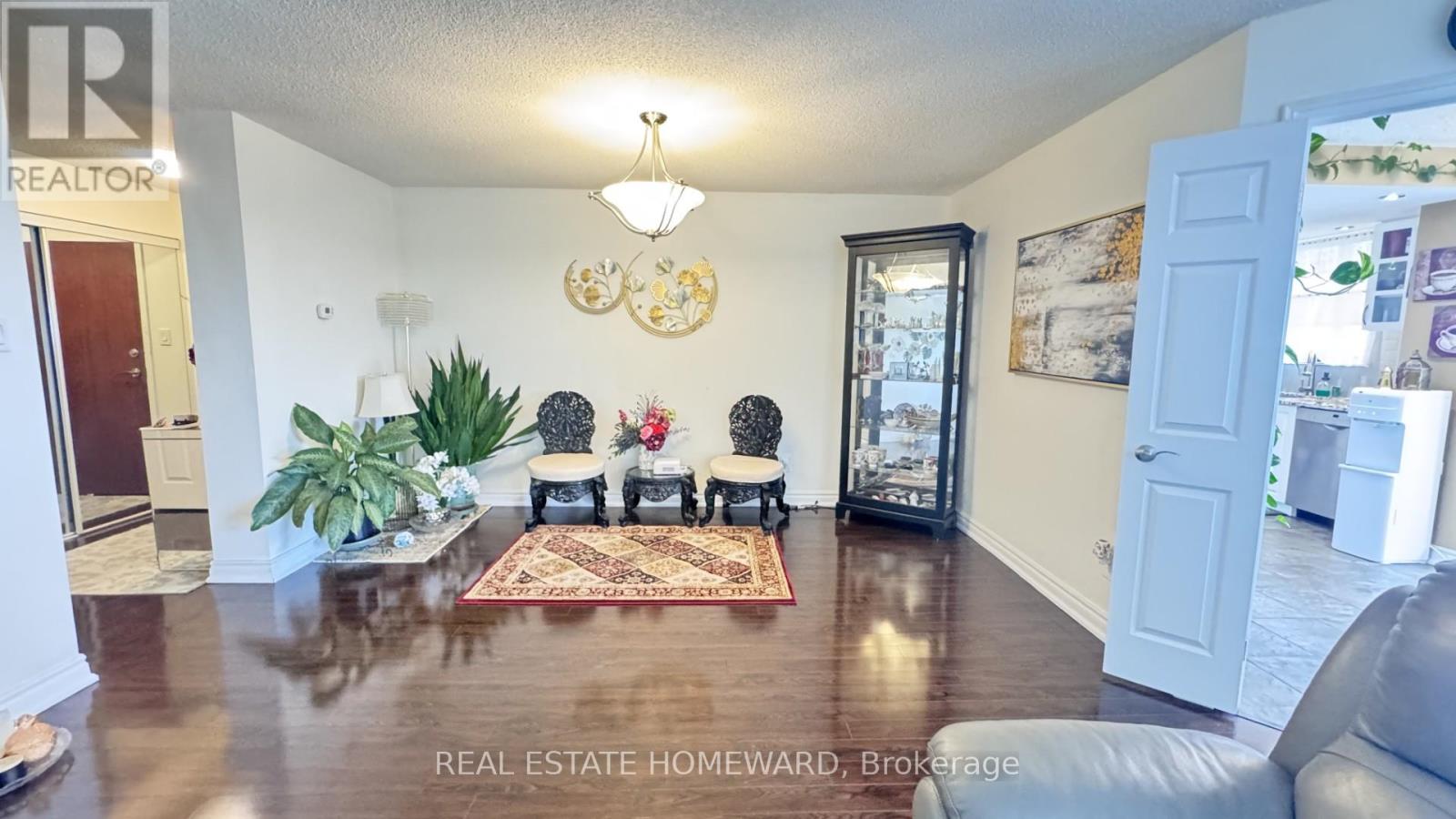 Photo 12 of 407 880 Dundas Street W, Mississauga ON