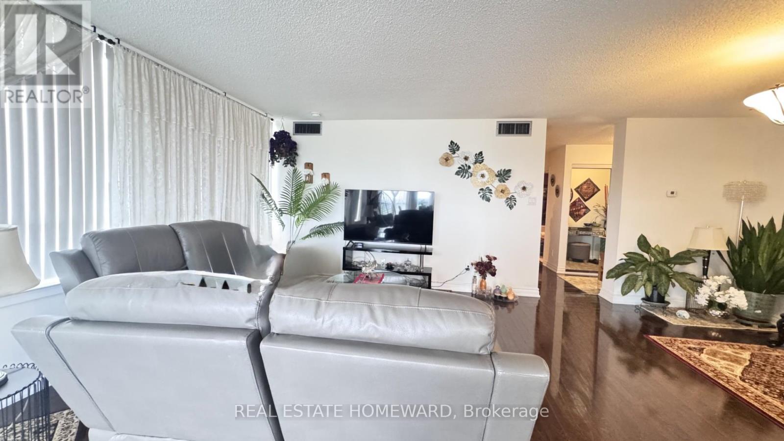 Photo 13 of 407 880 Dundas Street W, Mississauga ON