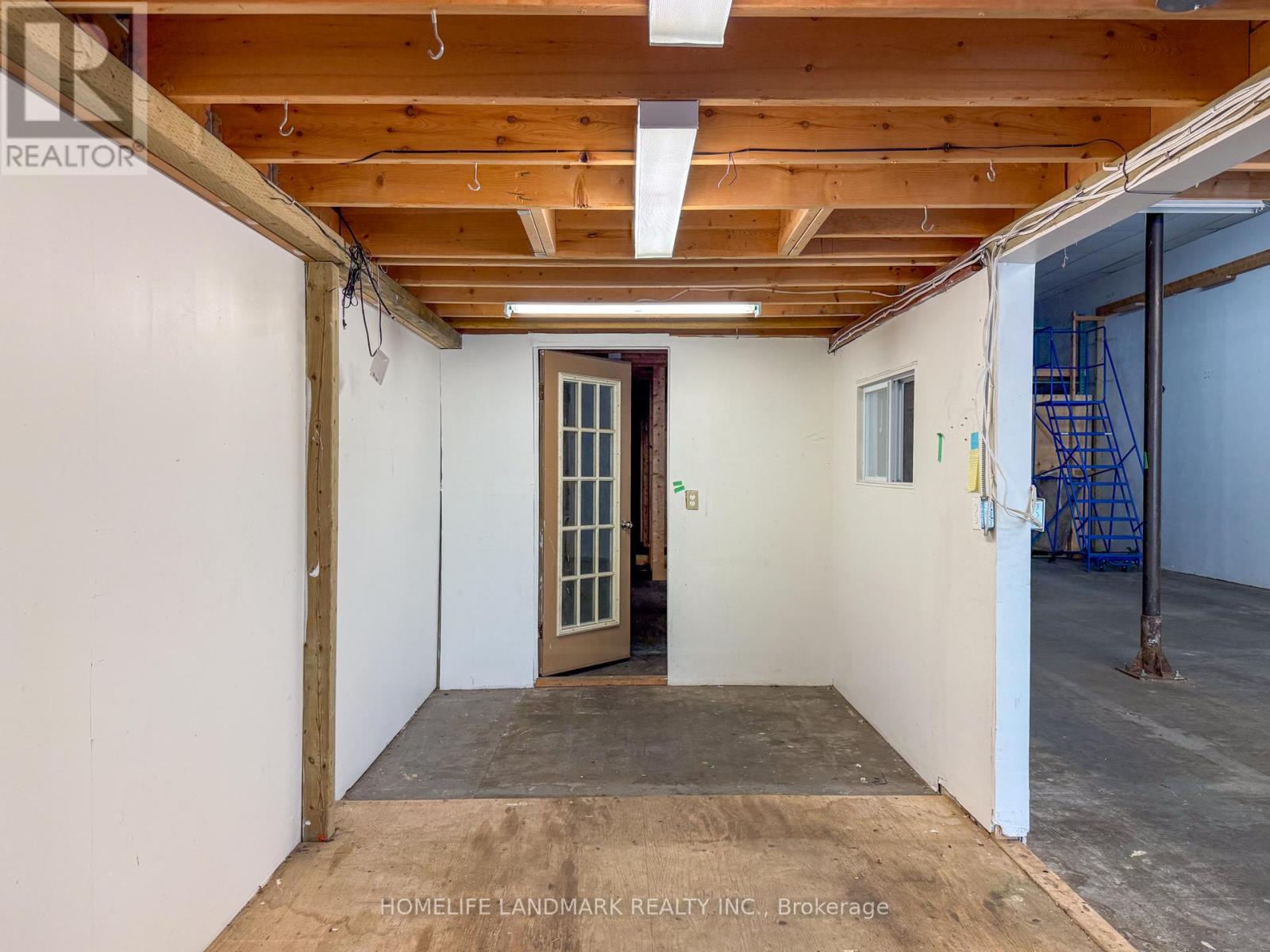 Photo 3 of 5 1605 Queen Street W, Toronto ON