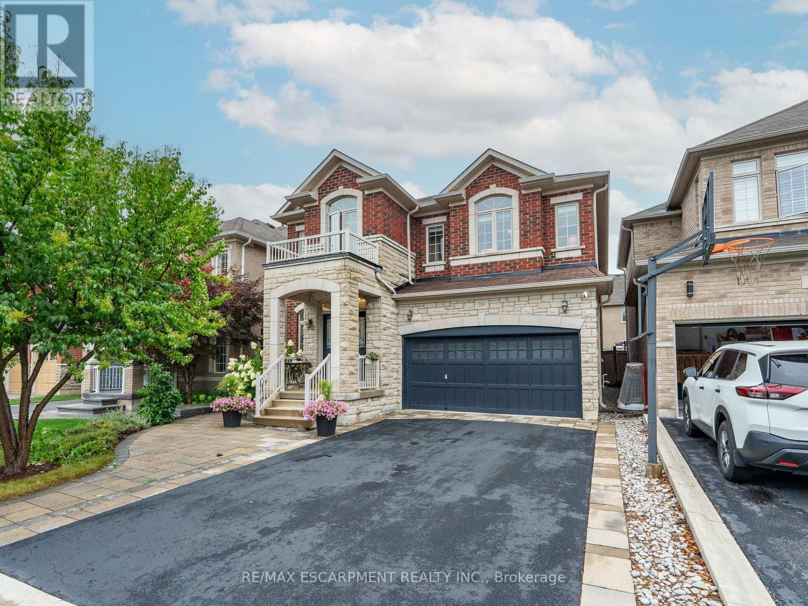 Photo 1 of 19 Mcknight Avenue, Hamilton ON