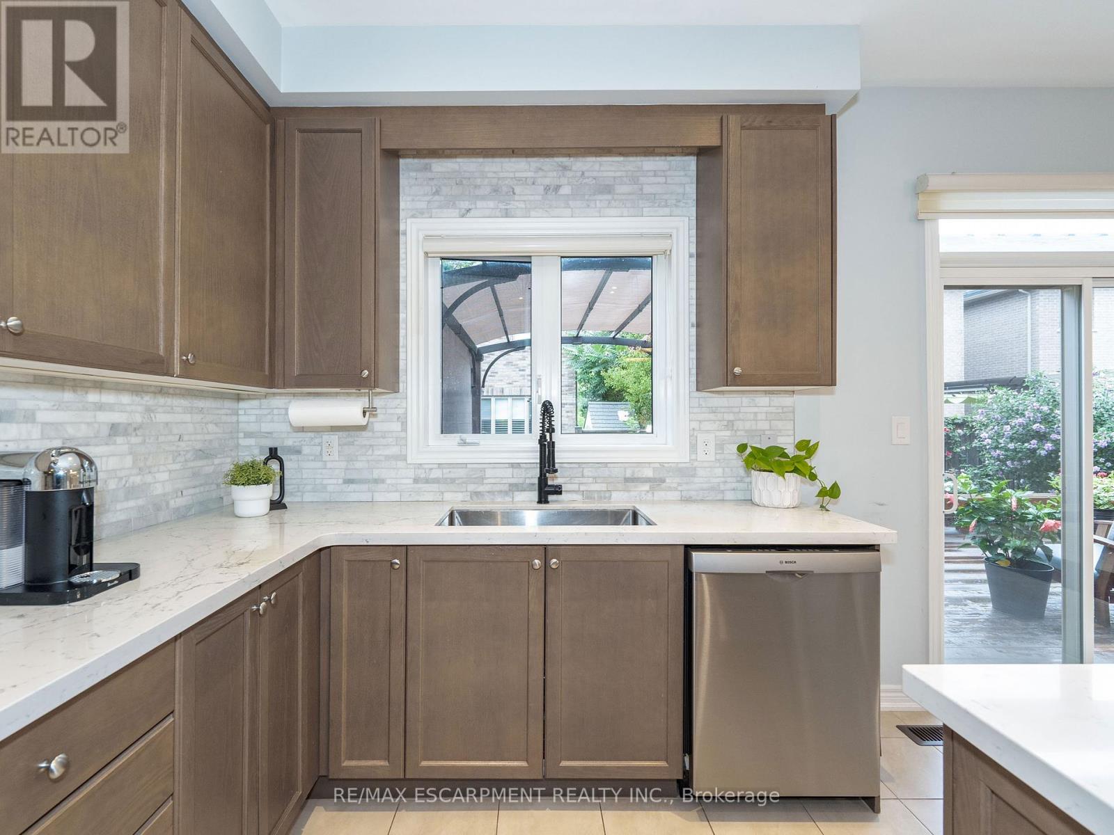 Photo 15 of 19 Mcknight Avenue, Hamilton ON