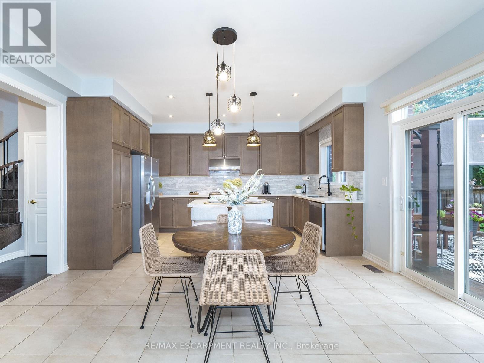 Photo 17 of 19 Mcknight Avenue, Hamilton ON
