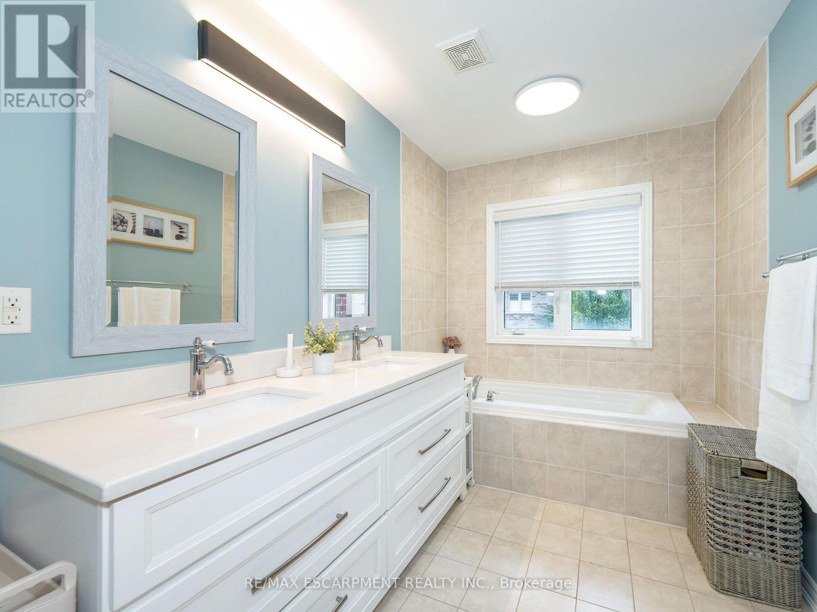 Photo 26 of 19 Mcknight Avenue, Hamilton ON