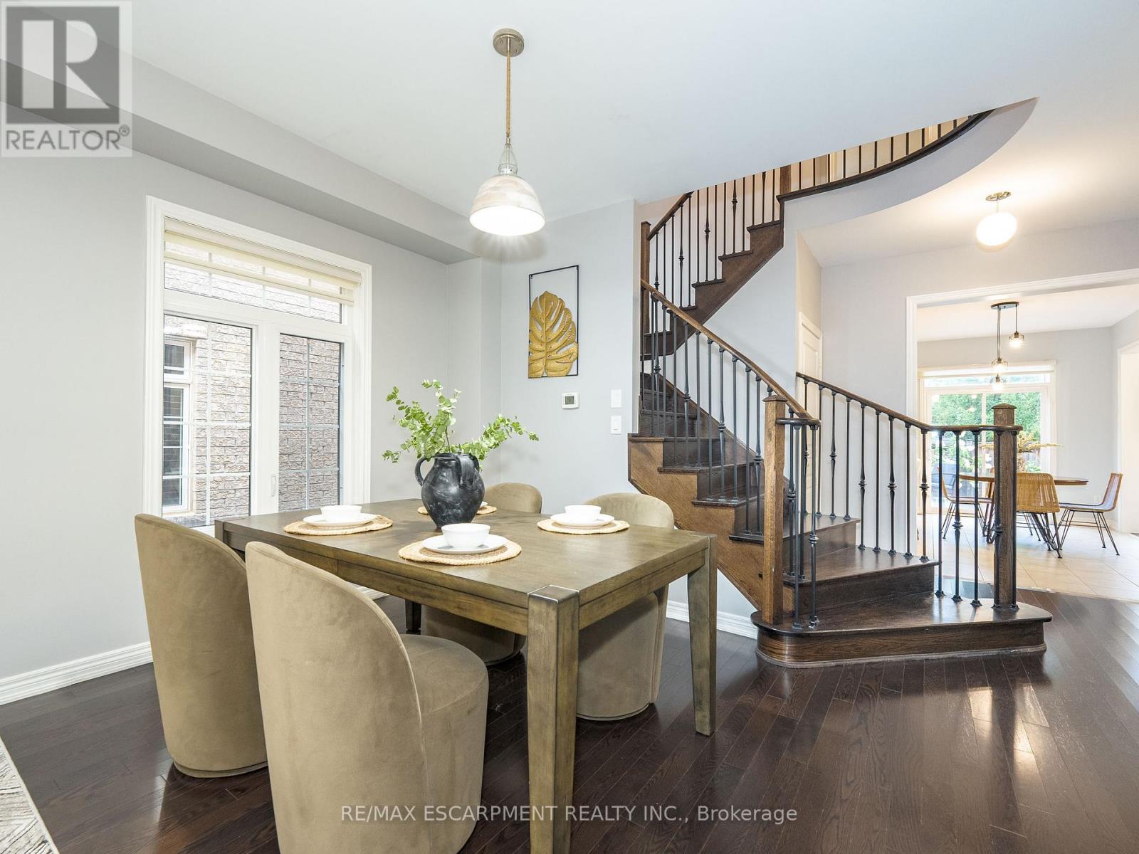 Photo 7 of 19 Mcknight Avenue, Hamilton ON
