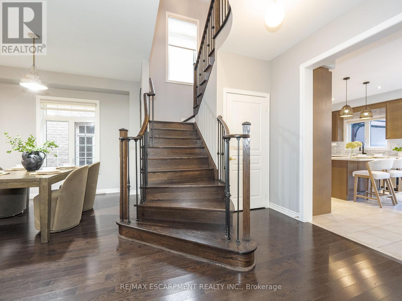 Photo 9 of 19 Mcknight Avenue, Hamilton ON