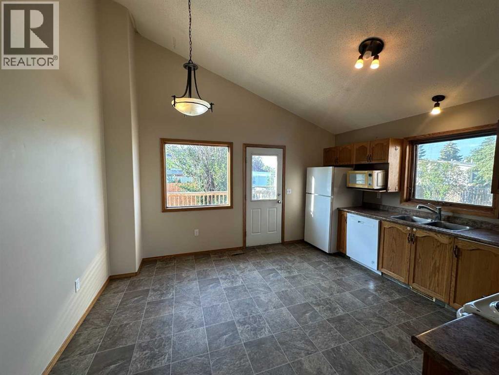 Photo 7 of 9412 82 Avenue, Grande Prairie AB