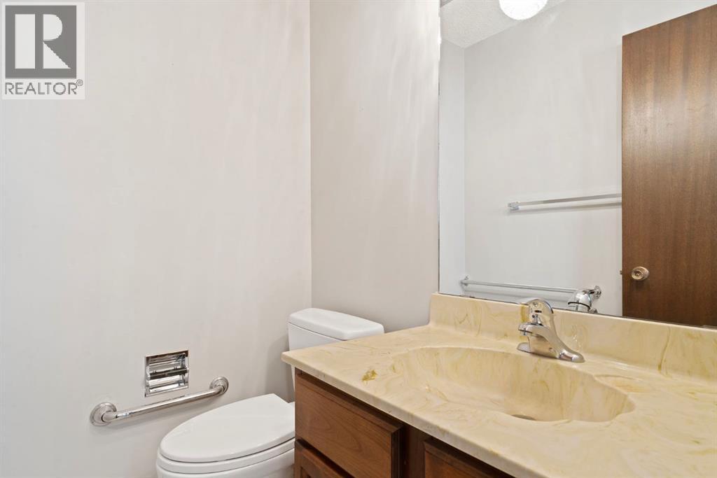 Single Family House for Sale in  Dalcastle Mews NW Dalhousie Calgary 