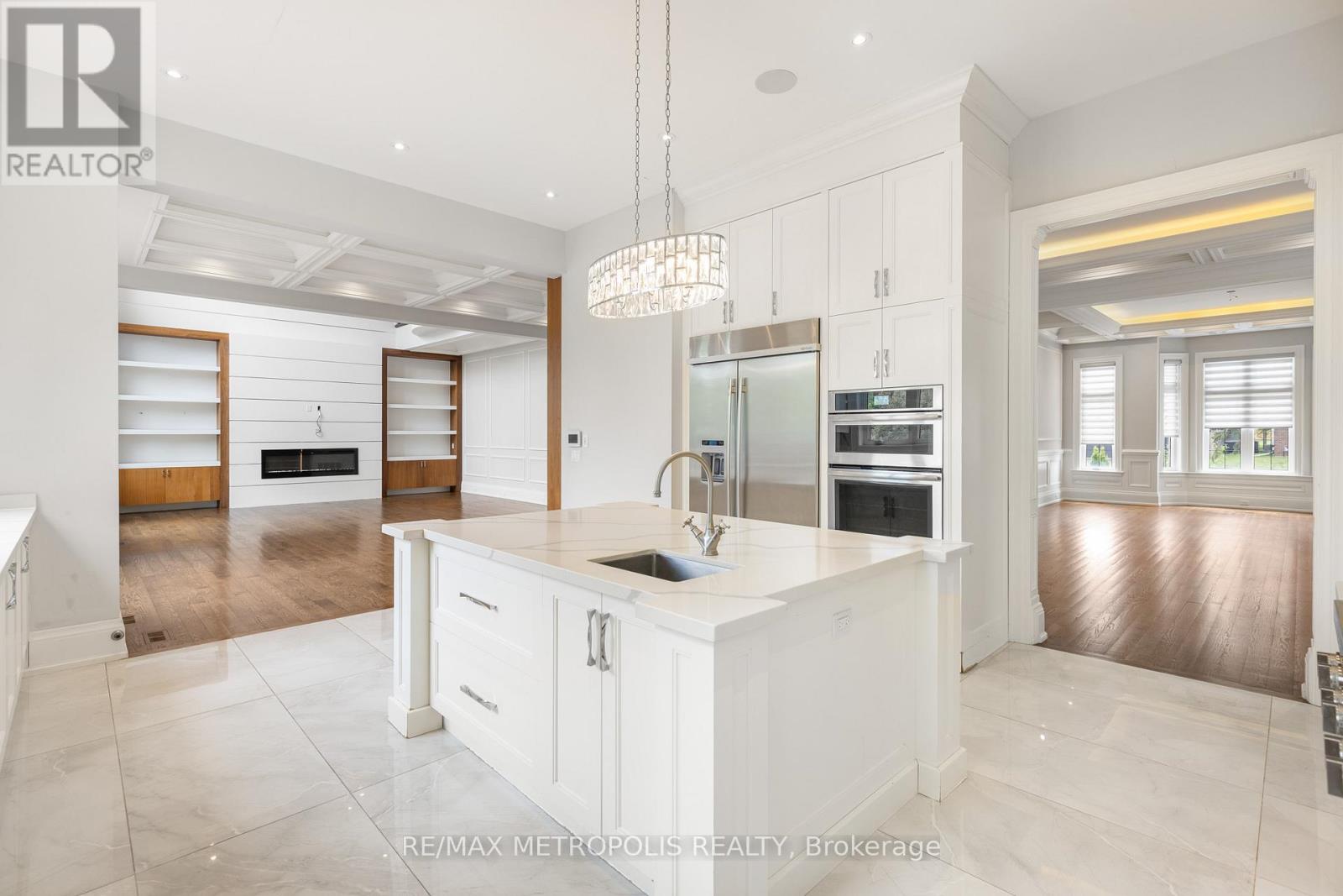 Photo 13 of 2 Poplar Drive, Richmond Hill ON