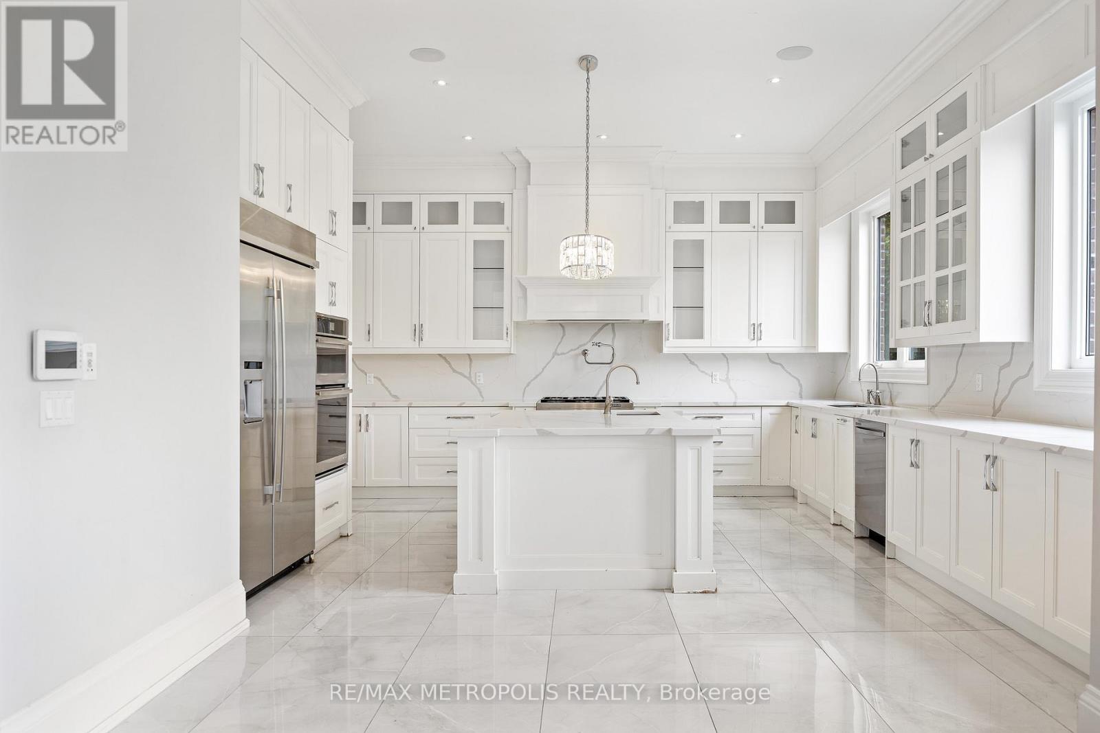 Photo 44 of 2 Poplar Drive, Richmond Hill ON
