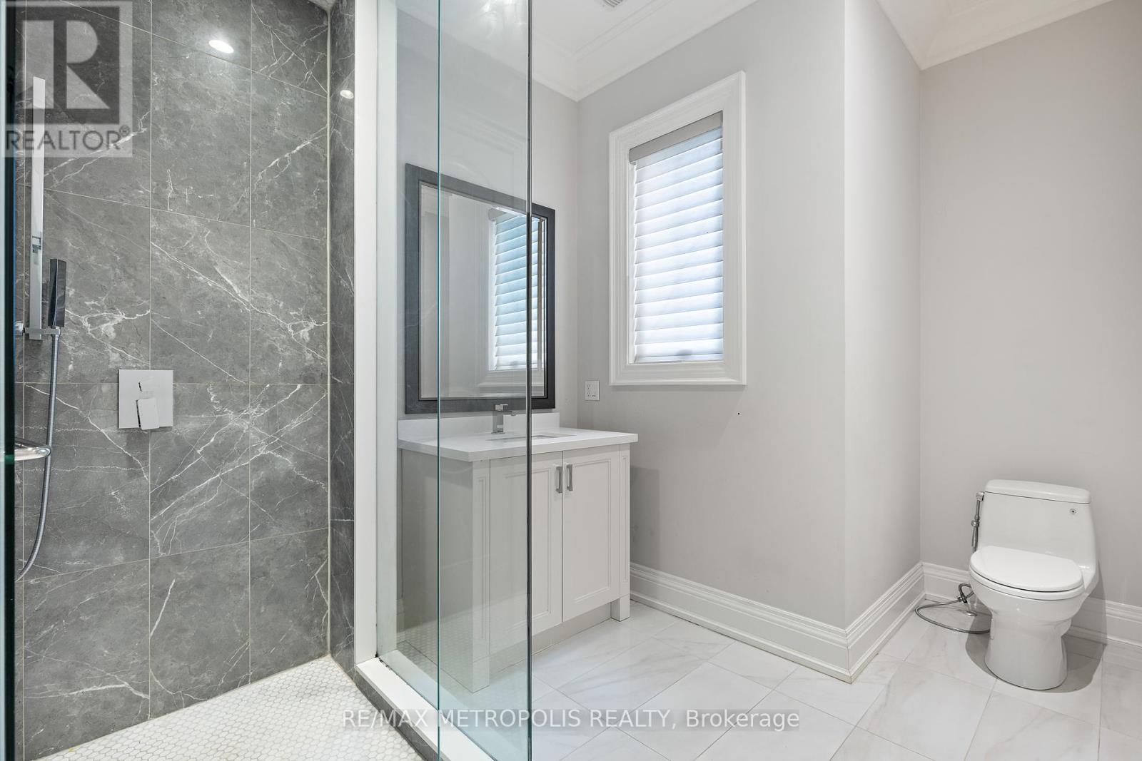 Photo 26 of 2 Poplar Drive, Richmond Hill ON