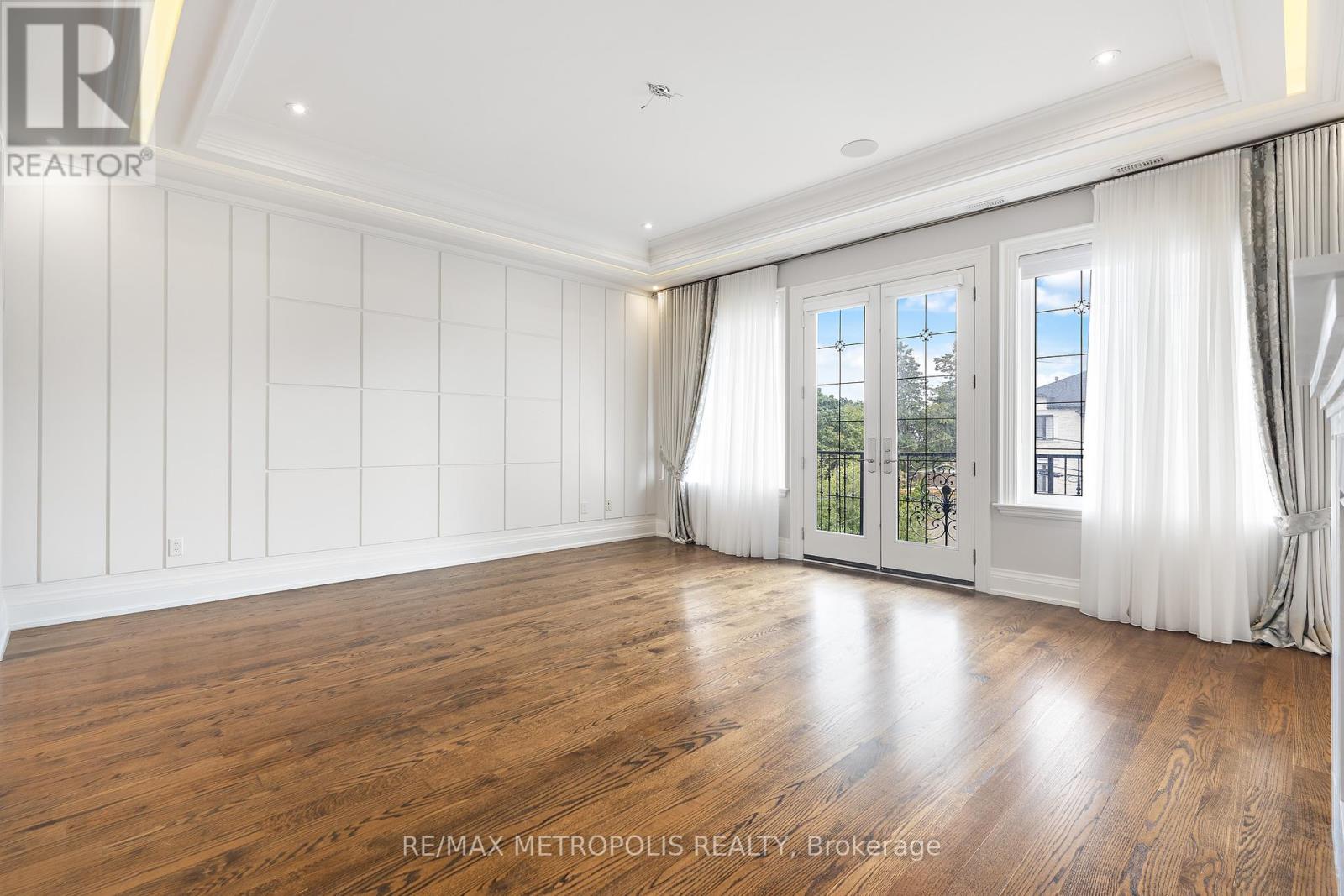 Photo 18 of 2 Poplar Drive, Richmond Hill ON
