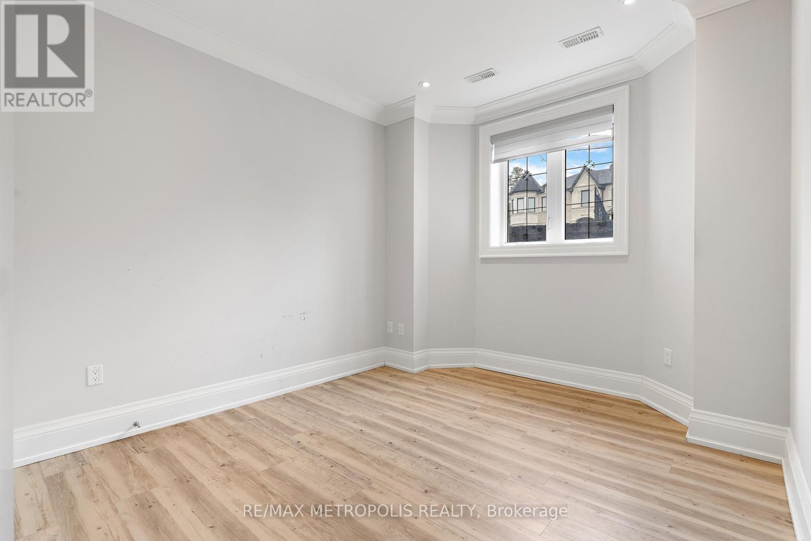 Photo 30 of 2 Poplar Drive, Richmond Hill ON