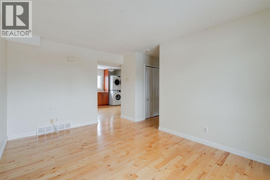 Single Family House for Sale in    Avenue NW Bowness Calgary 
