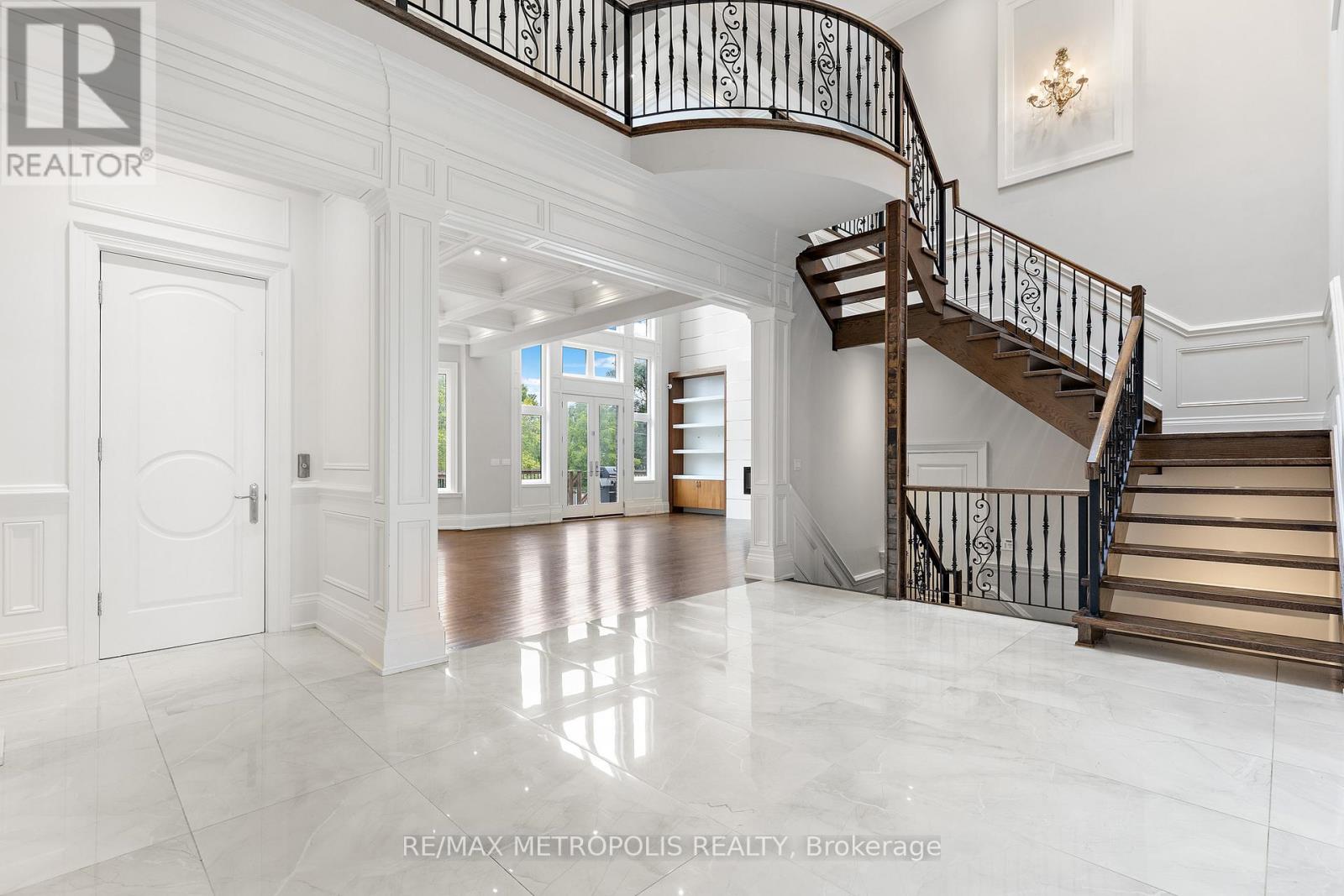 Photo 11 of 2 Poplar Drive, Richmond Hill ON