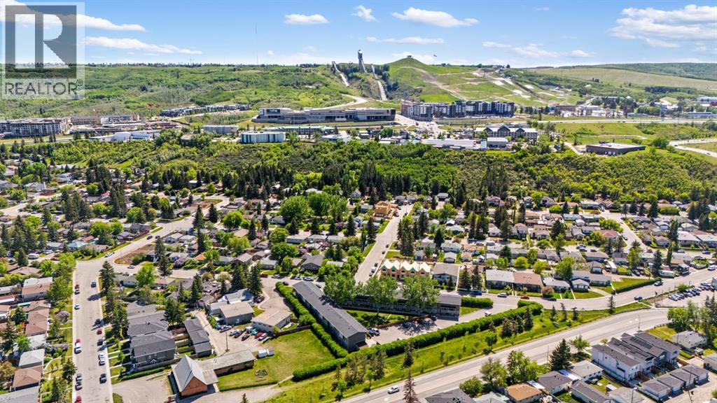 Single Family House for Sale in    Avenue NW Bowness Calgary 