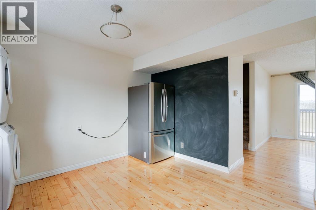Single Family House for Sale in    Avenue NW Bowness Calgary 