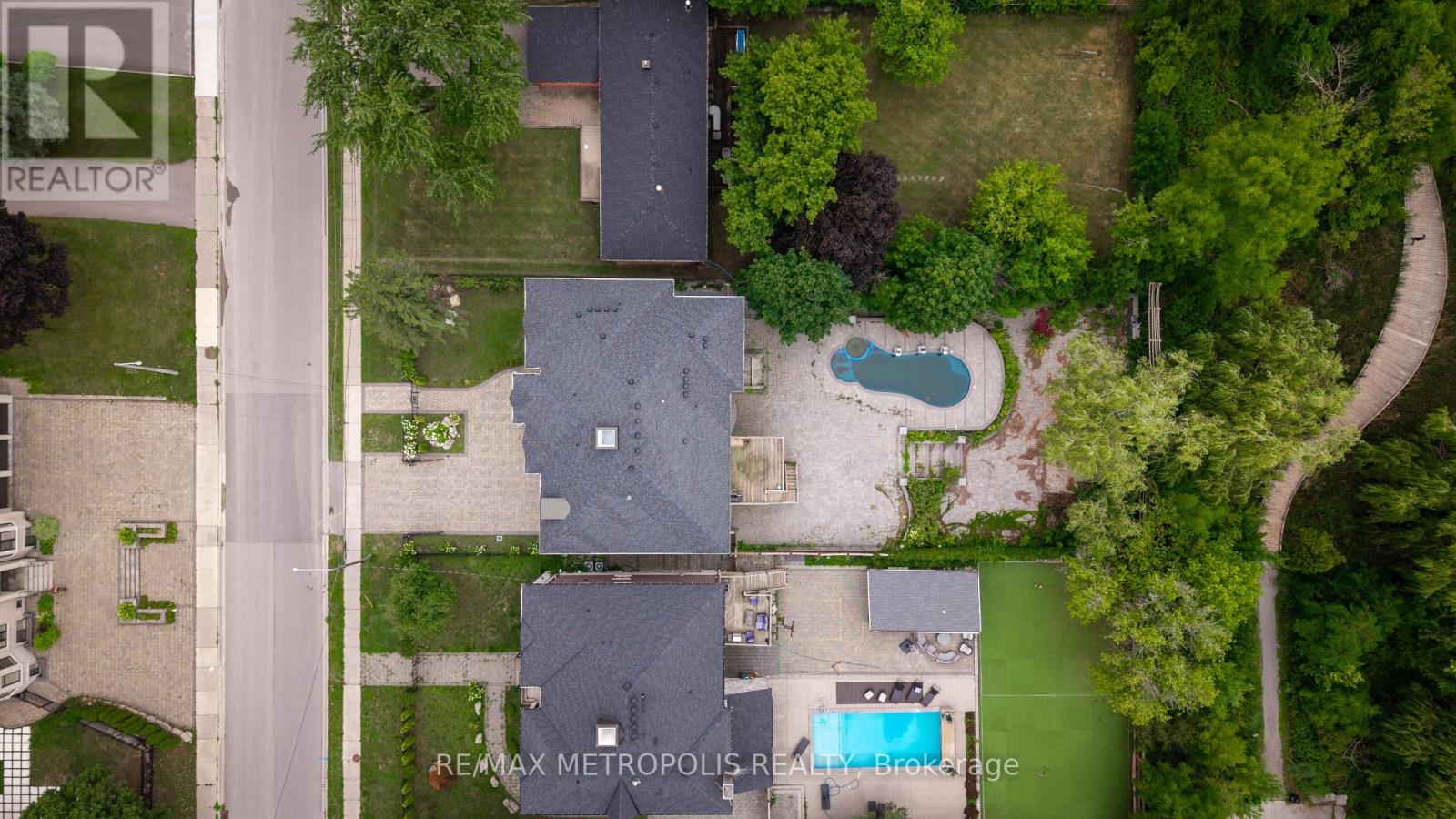 Photo 27 of 2 Poplar Drive, Richmond Hill ON