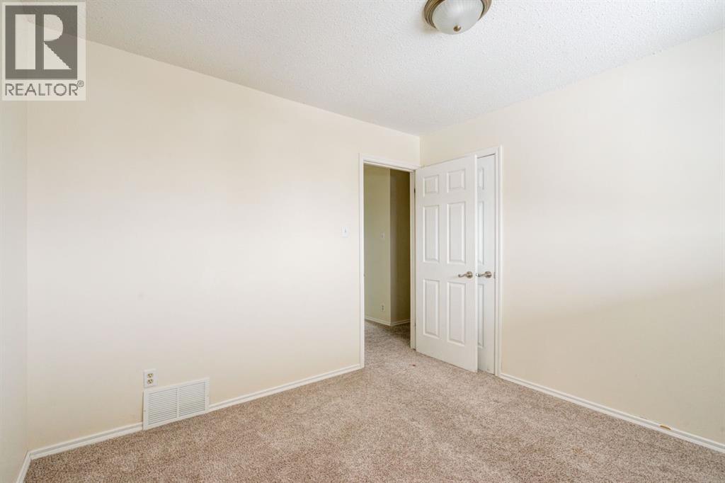 Single Family House for Sale in    Avenue NW Bowness Calgary 