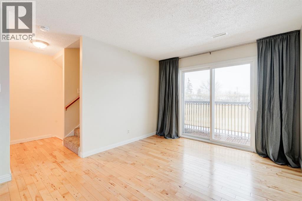 Single Family House for Sale in    Avenue NW Bowness Calgary 