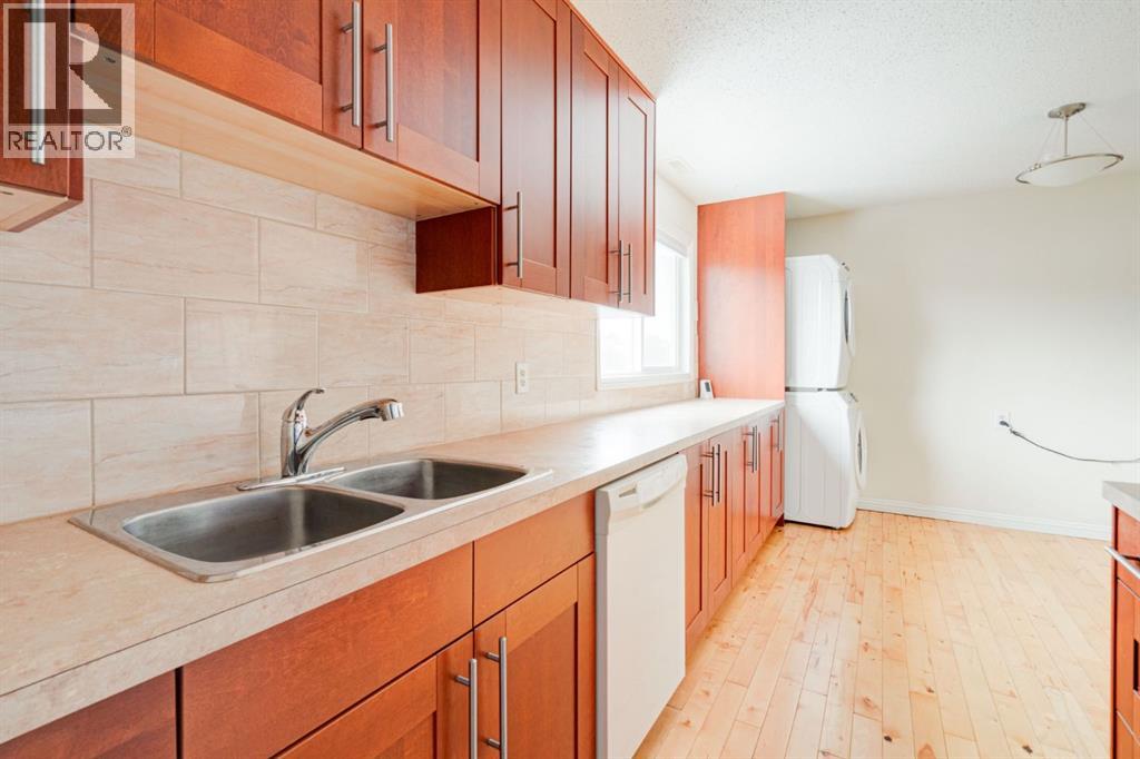 Single Family House for Sale in    Avenue NW Bowness Calgary 