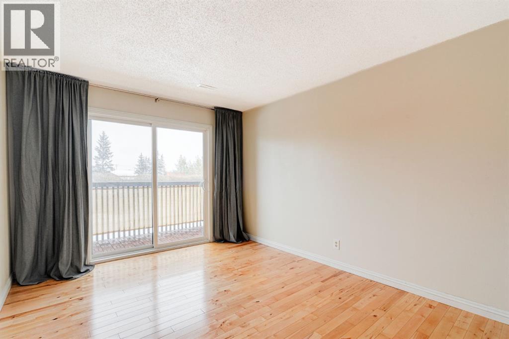 Single Family House for Sale in    Avenue NW Bowness Calgary 