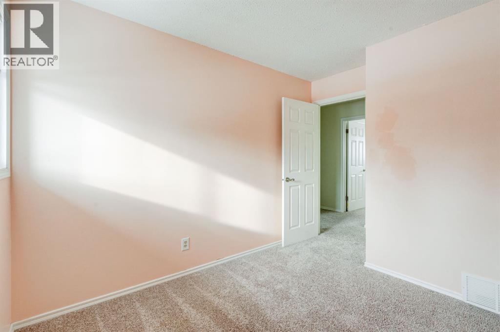 Single Family House for Sale in    Avenue NW Bowness Calgary 