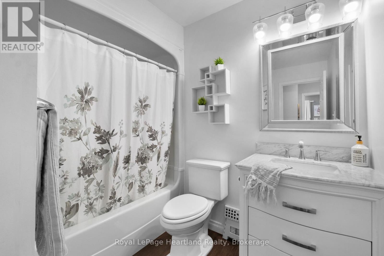Single Family House for Sale in  WEST PARK DRIVE North Middlesex (Parkhill) 